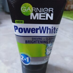 Garnier Men Power White Shaving + Cleansing Brightening Foam 100ml